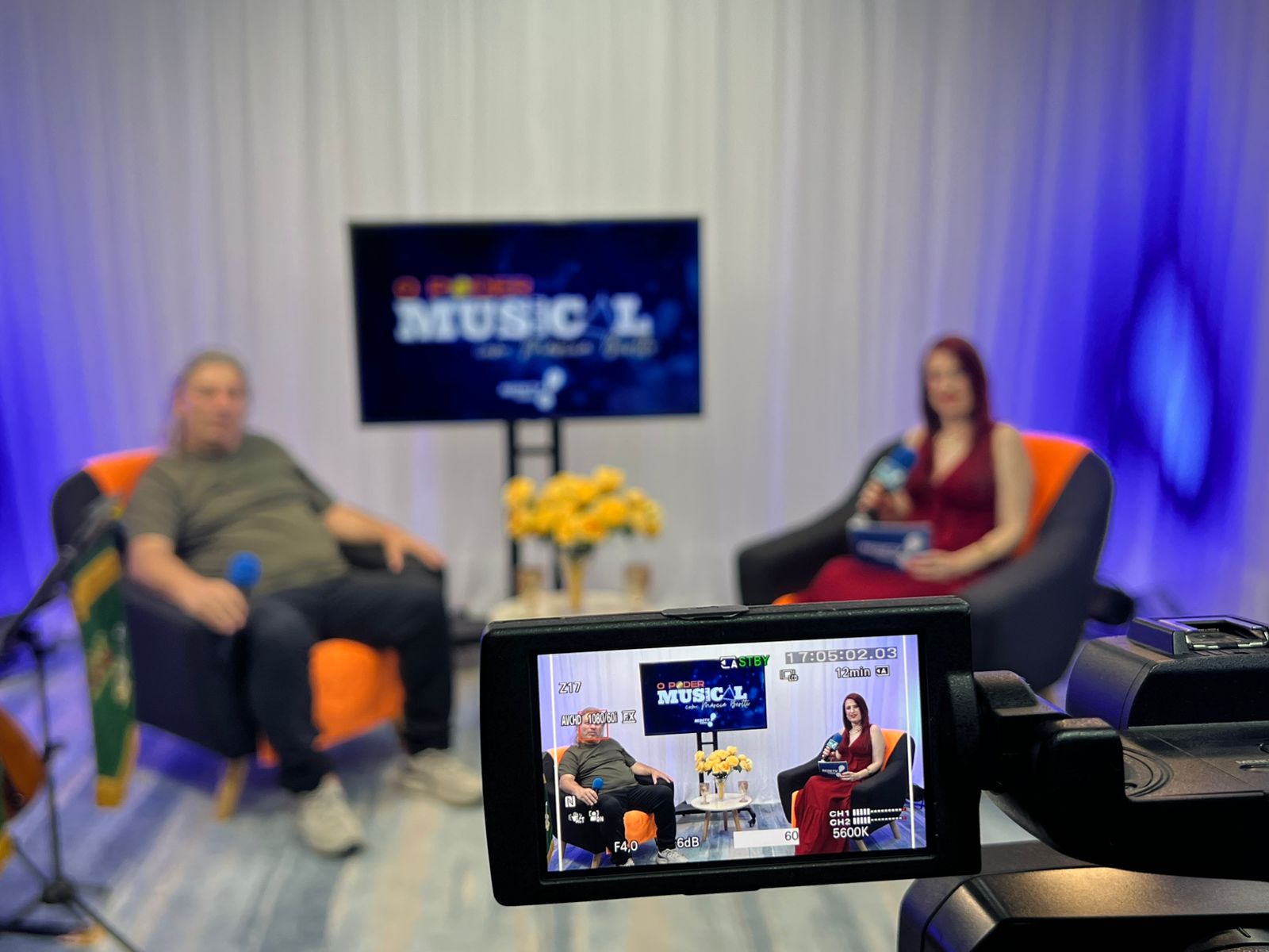 Estúdio Rede TV Paraná — entrevista ao vivo